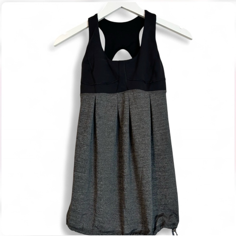 Lululemon grey tank top cut out detail & built in adjustable bra workout Sz 4
